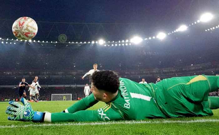 외degaard and Havertz miss the worst! One man leaves Manchester United to beat Arsenal and advance to the round of 32 at the FA Cup...a bloody battle leading up to the penalty shootout