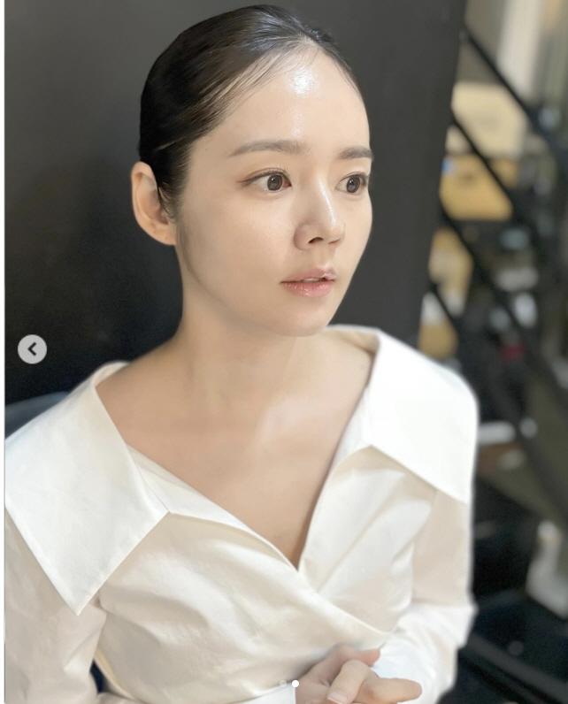 43-year-old Han Ga-in looks beautiful on her day job! ♥ 3rd generation of thieves certified by Yeon Jung-hoon