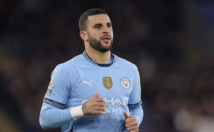 Have a drink before you leave, EPL's top affair Walker's unstoppable love of a party, enjoyed a secret farewell party after a transfer request to Manchester City