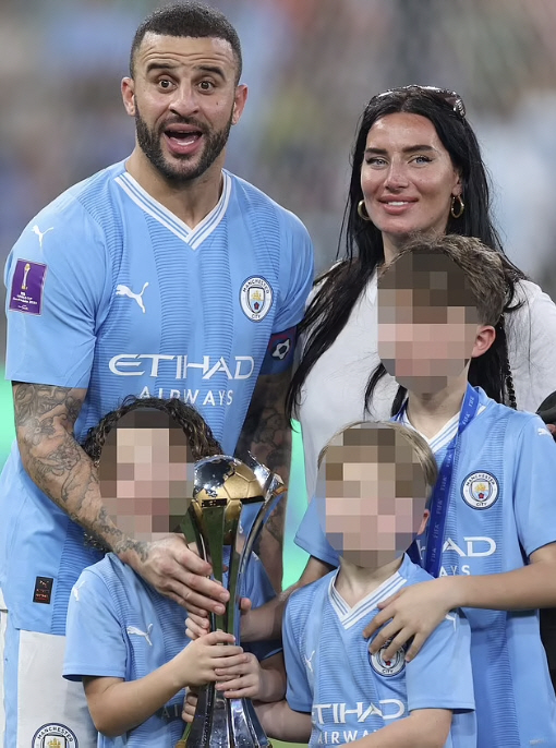 Have a drink before you leave, EPL's top affair Walker's unstoppable love of a party, enjoyed a secret farewell party after a transfer request to Manchester City