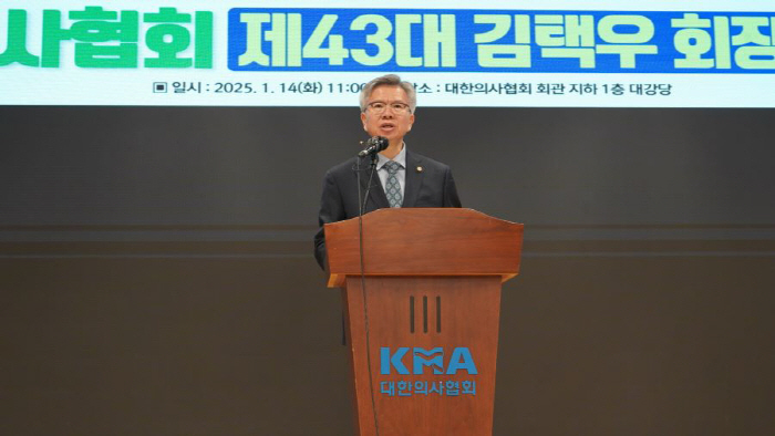 Kim Taek-woo, the new chairman of the Korean Medical Association, should present a master plan for medical education