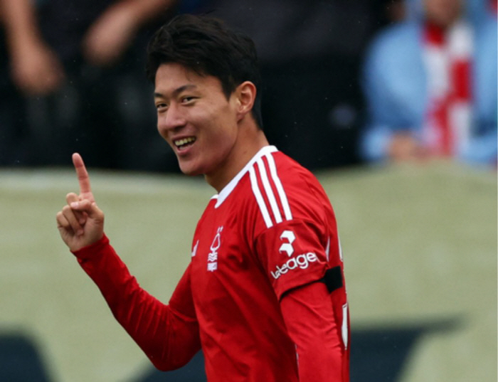 Hwang Ui-jo's hat tricked goalkeeper's crazy save, draws with Nottingham Liverpool...Tottenham manager Nunu enters race to win the championship