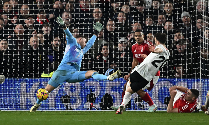 Hwang Ui-jo's hat tricked goalkeeper's crazy save, draws with Nottingham Liverpool...Tottenham manager Nunu enters race to win the championship