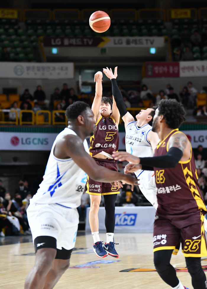  LG Yang Gi-deok trio dominated the game. 8479 Samsung stops it from winning five games in a row. LG's Perfect Shooting Selection, Dominated by Destiny