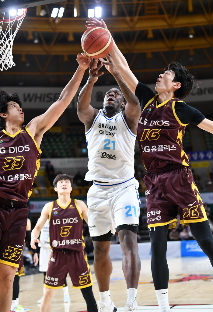  LG Yang Gi-deok trio dominated the game. 8479 Samsung stops it from winning five games in a row. LG's Perfect Shooting Selection, Dominated by Destiny