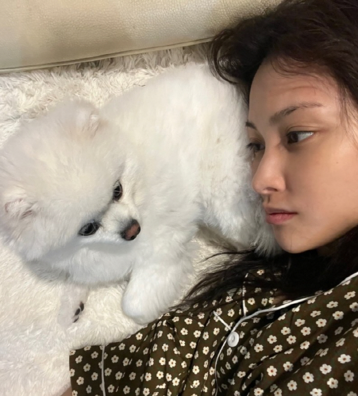  Even my bare face shines in my daily life...KARA PARK GYURI, healing time with your dog