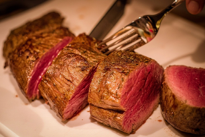 Eating a lot of red meat increases the risk of dementia by 13%...If you change it to this, it's 19%