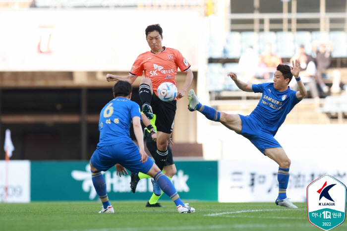  Jung Su-won, proven defensive midfielder Choi Young-joon, was recruited