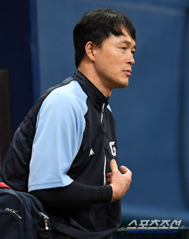  Retired Kim Kang-min will become a member of the power reinforcement committee! Kang In-kwon, Heo Sam-young, and Lee Dong-wook also joined...The appointment of a national coach begins in earnest