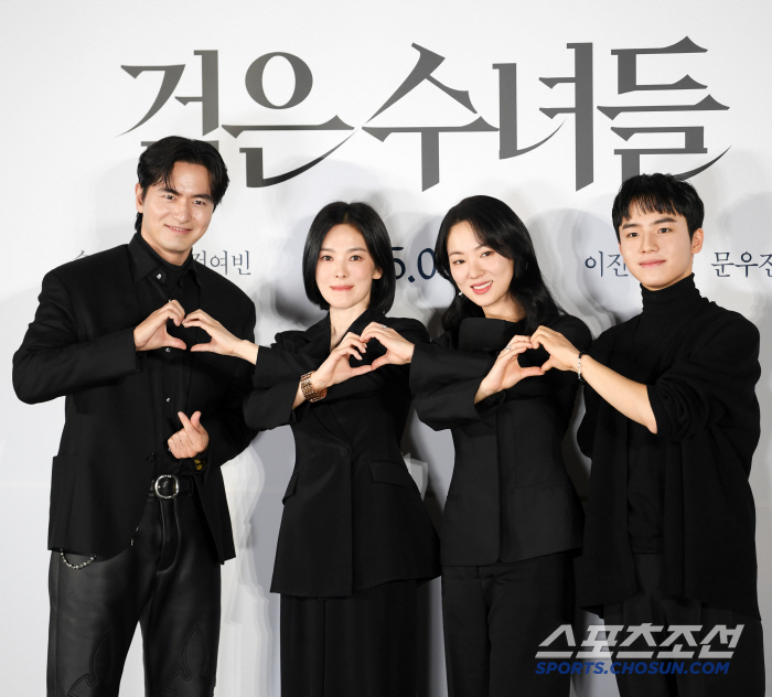  Song Hye-kyo X Jeon Yeo-bin Black nuns GV Relay General Attack..occult coach Jang Jae-hyun takes the mound