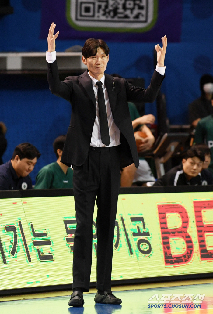  SK manager Jeon Hee-chul's adventurous play in the first quarter vs DB manager Kim Joo-sung, Onuaku, ask me to keep my promise