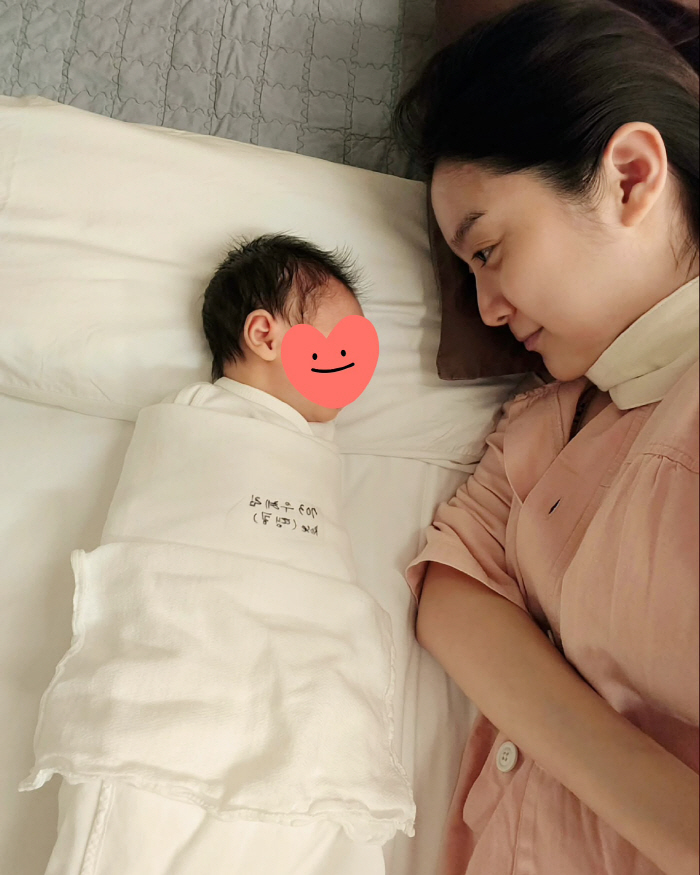  I was carried in...Woo Hye-rim appears on TV 21 days after giving birth, and Choi Ji-woo is also shocked (Shudol)