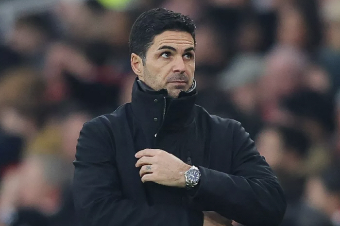 You wasted your money, you should have caught the striker. Former Arsenal legend Petty lashed out at Arteta for recruiting defenders in the summer transfer window