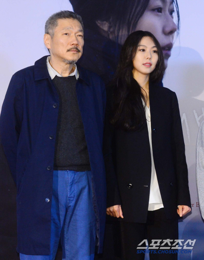  Natural pregnancy → Kim Min-hee accompanied by obstetrics and gynecology, the end of a 10-year affair is pregnancy..Hong Sangsoo doesn't know he's out of wedlock