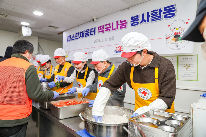 Lee Da-in ♥ Lee Seung-gi, a beautiful woman, spreads sharing through volunteer activities..I want to share the warmth at the free school meal facility