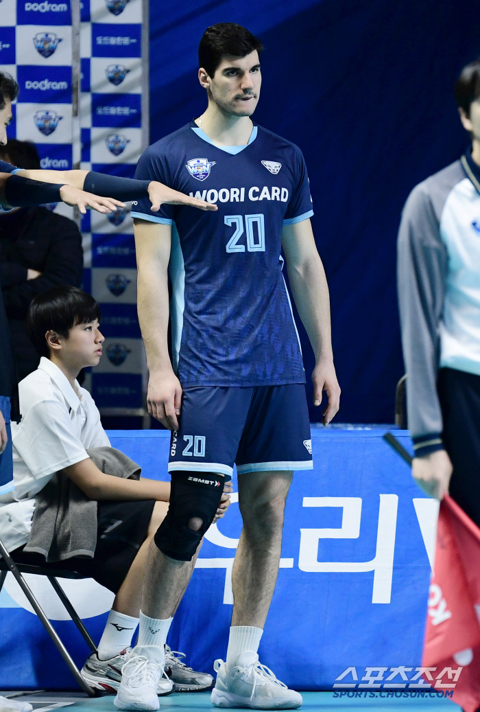 Nicolich, it's okay. Take a rest! Woori Card's fourth-place team laughed, Samsung Fire & Marine Insurance's 3-1 defeat 