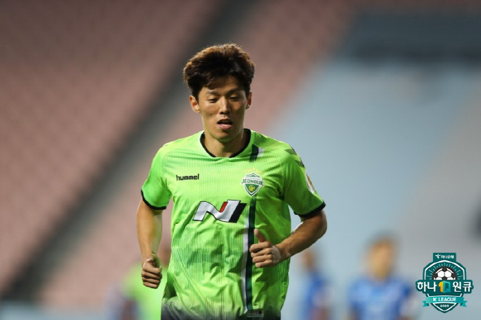  K-League MVP experience is added. Promoted team Anyang, veteran MF Kim Bo-kyung joined the team in a surprise move