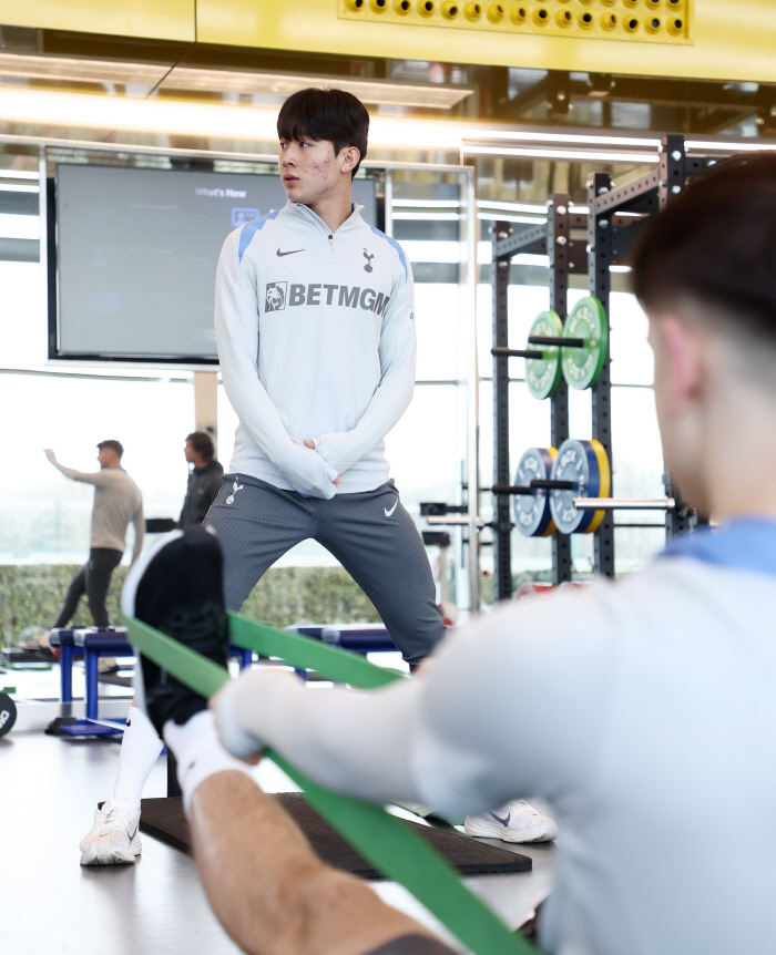  Son Heung-min, Yang Min-hyuk, the Korean duo, will finally start Tottenham's Tuna SON  YANG bench, and announce the list of the match against Everton