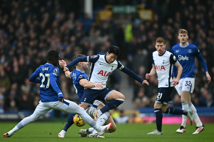 Tottenham downgrade like this? Moyes returns to Everton in the first half of 03...Son Heung-min lost 2 chances. 