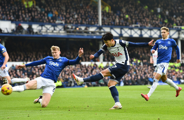 Tottenham downgrade like this? Moyes returns to Everton in the first half of 03...Son Heung-min lost 2 chances. 