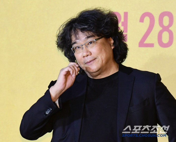 Director Bong Joon-ho of Mickey 17 will be on Warner Bros. Hall? 3rd release change? a familiar job