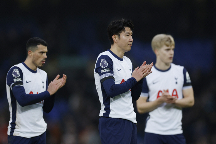 Don't point your finger! Son Heung-min's Big Chance Miss Media SON's salary is excessive...Tottenham lose to Everton in shock