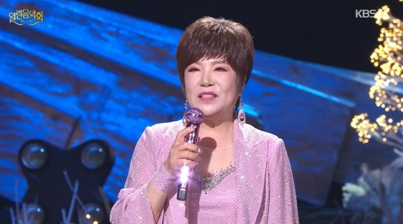  Kim Yeon-ja turned the open concert into a solo concert...Amor party → Thank you a medley of hit songs