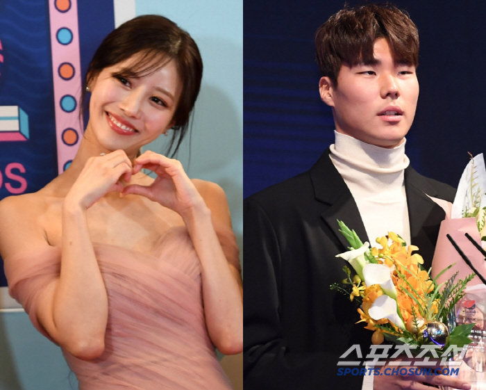  Rumors that Lee Mi-joo and Song Bum-keun were publicly dating? Rumors of a nine-month break-up → Lovstar deleted 