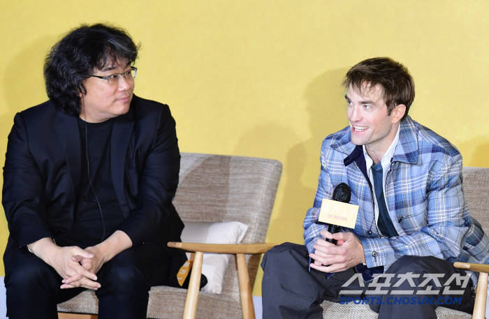  Introduce the movie with director Bong Joon-ho Robert Pattinson