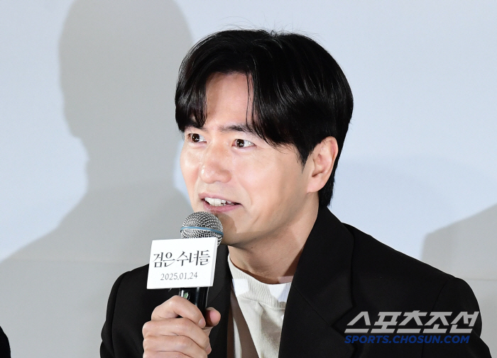  Lee Jinwook is back with a good movie