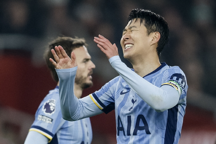 Unlucky XX Tottenham's shocking legendary treatment against Son Heung-min's face...Record most appearances in faded SON → shoulder to shoulder with Kane