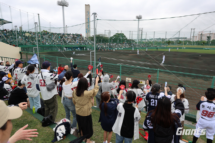 Cheerleader & Team Fun Time Lotte Recruits Taiwan Spring Camp Fan Observation Team