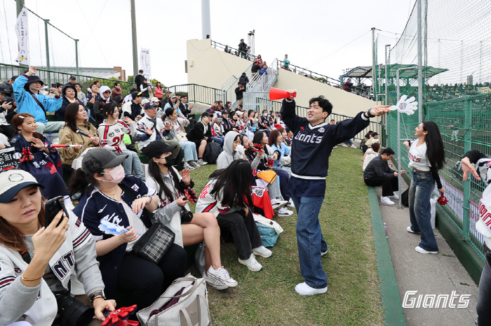 Cheerleader & Team Fun Time Lotte Recruits Taiwan Spring Camp Fan Observation Team