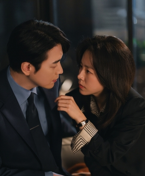 'Love Scout' Captivates Viewers with Steamy Chemistry