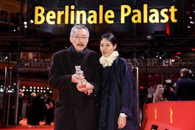  ♥ Hong Sang-soo, who had an affair with Kim Min-hee for 9 years, confirmed in Berlin...Out-of-wedlock pregnancy