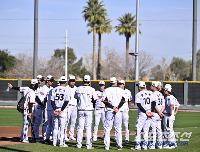 Of the 42, only 23 pitchers left the Arizona camp on the 23rd.Including three rookies. Kim Beom-seok is excluded. 