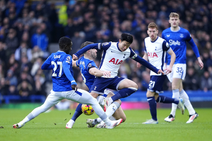 There's no mob. Is the end of a 10-year commitment a curse? Sunnum openly cursed at Tottenham fans, SON, and now, give him the captain!