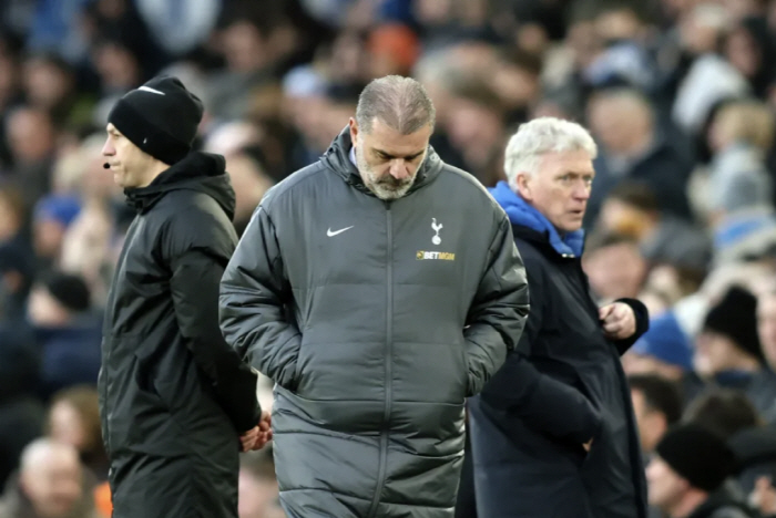 You don't cut it even if it's broken like this? Levy, who gives coach Postecoglou another chance when he's on the verge of relegation, will watch up to three games to come?