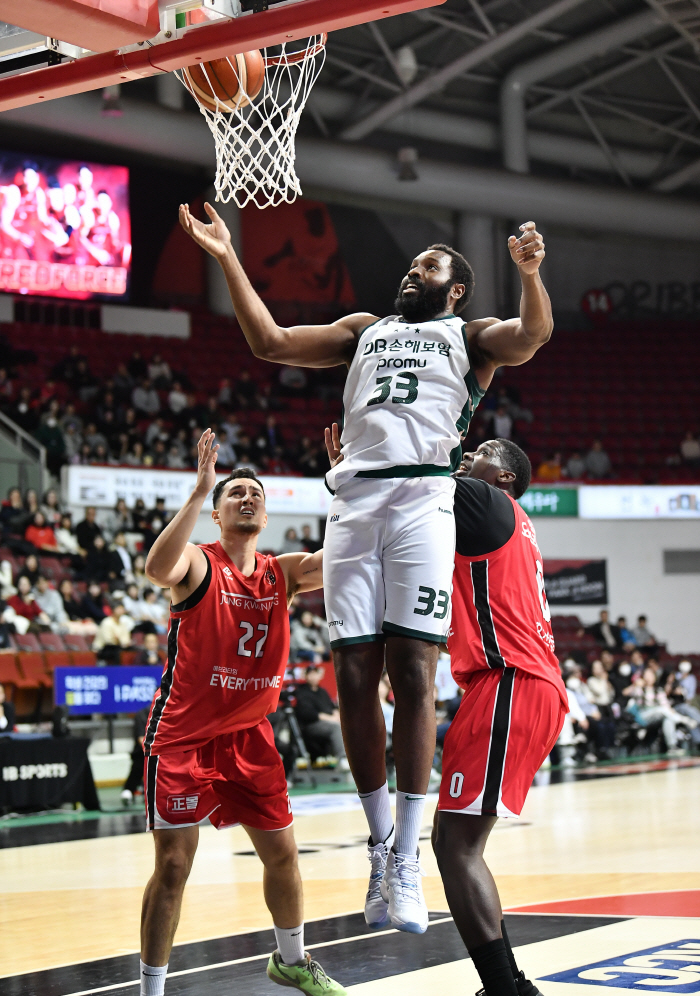 Better than 1 option, Carter, a mercenary who missed the coach's expectations, made a draw to his former team...With a surprise performance, Onuaku Bujin washes up well