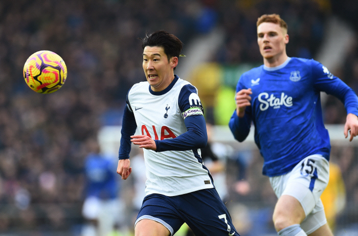 Let's really get out! Son Heung-min Na is called by his old teacher Conte amid criticism from Tottenham fans, Serie A's No. 1 Napoli Love Call as a substitute for Hvicha to PSG