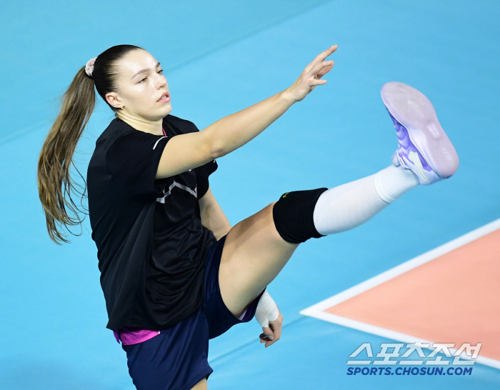 Now I'm trying to pay for my meal, but replacement player Matteiko scored 12 points, contributing to the decisive scoring team's victory in the fourth set (Incheon Field)