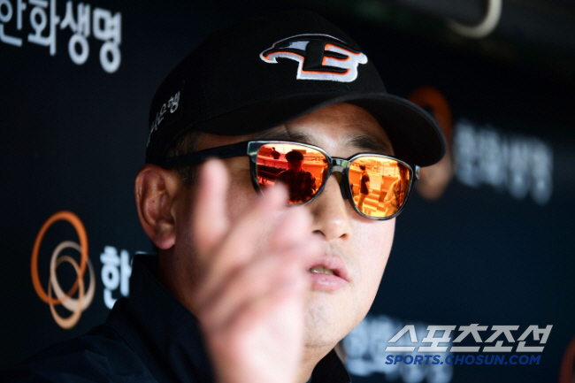 I want to deliver 5 years of field experience Former head coach Choi Won-ho, a baseball doctor, returns to SBS Sports commentator to hold the microphone again