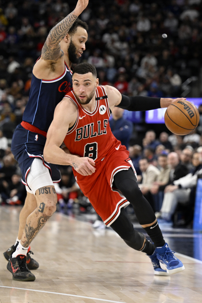 Jimmy Butler vs Jack LaVine. The Los Angeles Lakers are moving. LeBron Trades 2 Rookie Draft Picks To Competitive Anthony To Win