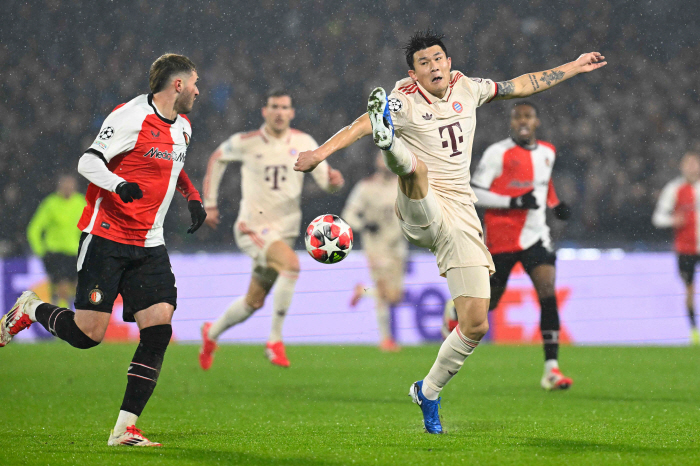 Kim Min-jae's shocking early replacement allowed Munich PK...Feyenoord Struggles With Hwang In-beom Absent