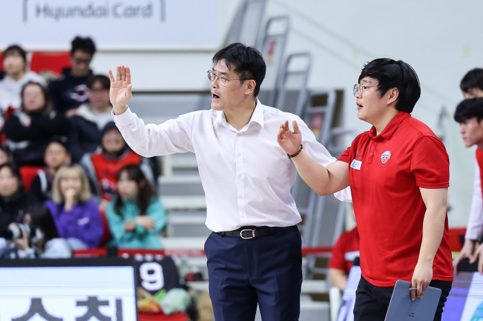  Hyundai Mobis director Cho Dong-hyun has 17 turnovers. We have to think about what caused it