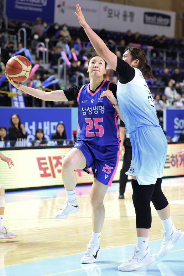 Samsung Life Insurance, Bae Hye-yoon, and Lee Hae-ran beat Shinhan Bank with three consecutive wins to chase second place