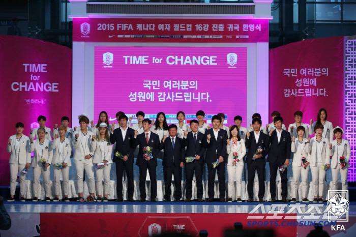 Soccer sign ★ Ji So-yeon X Kim Hye-ri X Ahn Jung-hwan Declared Support for Chung Hae-sung, president of the Women's Livestock Federation