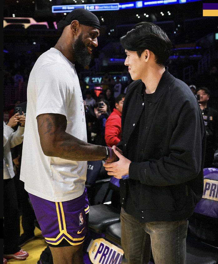 Welcome to LA! NBA LeBron James also welcomed, joining LAD officially wearing Sasaki No. 11 uniform