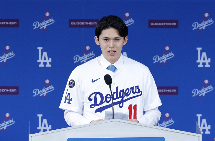 Welcome to LA! NBA LeBron James also welcomed, joining LAD officially wearing Sasaki No. 11 uniform