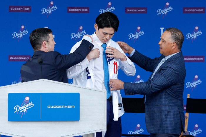 Welcome to LA! NBA LeBron James also welcomed, joining LAD officially wearing Sasaki No. 11 uniform